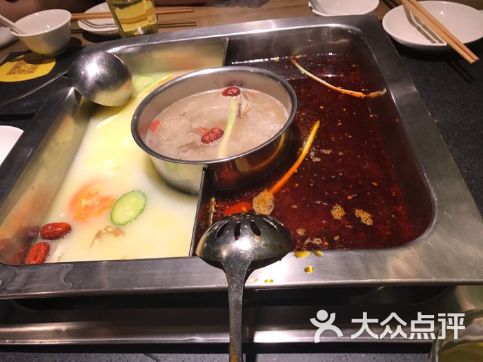 巴奴毛肚火锅(经七路店)牛油菌汤锅图片 - 第1张