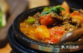 Seasonal Fresh Tomato Stone Pot Beef Brisket