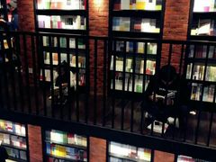 -钟书阁(松江泰晤士小镇店)