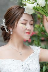 -现代经典婚纱摄影