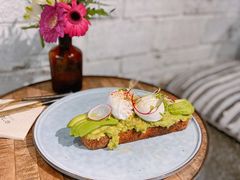 牛油果温泉蛋吐司-O'mills Sourdough Bakery&Bistro(永嘉路店)