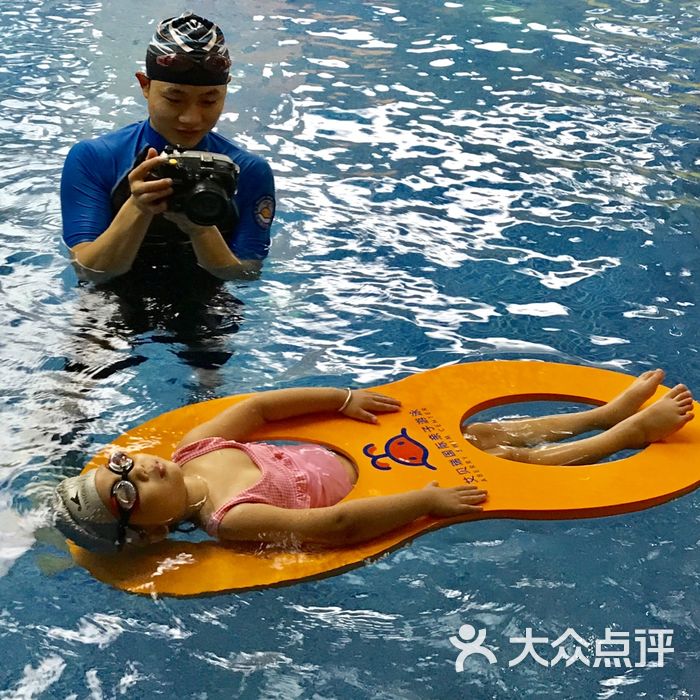 艾贝瑞国际亲子游泳