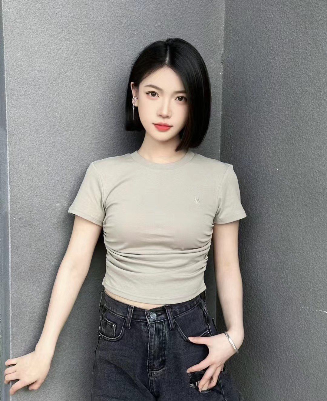 n辛芷蕾发型适合:心形脸,鹅蛋脸,圆脸,长脸的集美
气质港风短发适合