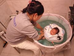 -鲸鱼妈妈月嫂/育婴师定制