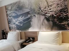 -杭州西湖湖滨银泰亚朵酒店