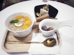 枇杷雪梨银耳羹-炖物24章·顺时轻养茶(杭州大厦店)