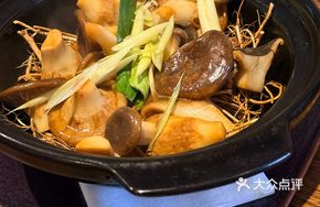 Five-Fingered Peach Almond Baked Pig's Trotter Mushroom