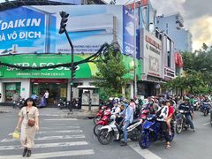 -Bánh Mì Huynh Hoa