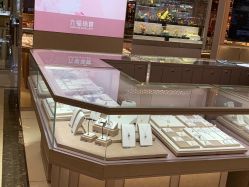 -六福珠寶(苏州人民商场店)