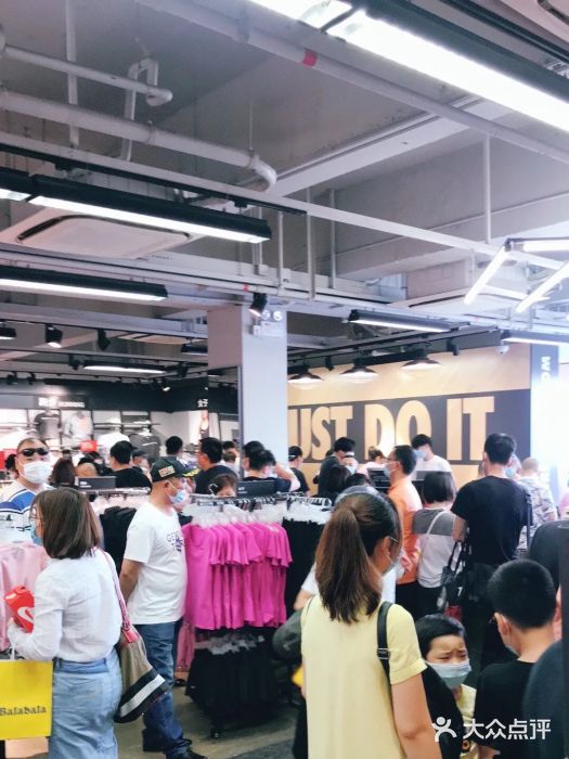 NIKE上海青浦优选体验店图片