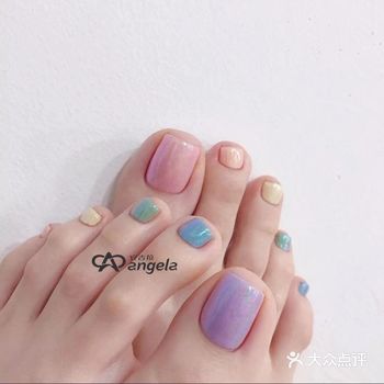 一副指甲真的能改变你给别人的印象，精致的还是粗糙的