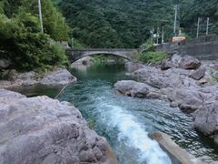-安吉龙王山峡谷漂流