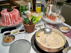 -洪氏嗨捞·广东猪肚鸡·椰子鸡火锅(西咸万象城店)