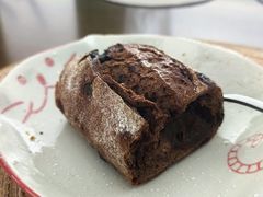 秋月梨黑巧紫檀棍-佐敦面包铺·JORDAN BAKERY