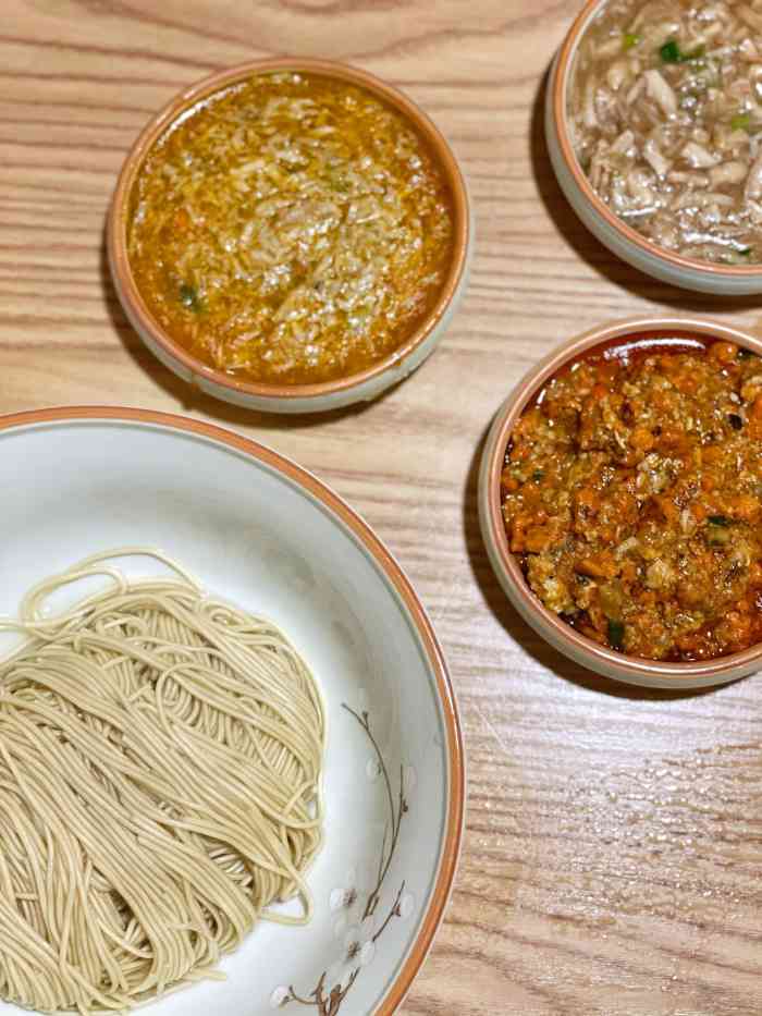 裕兴记面馆(南京西路店)-"来上海的第一顿就安排了这个蟹黄面!人多.