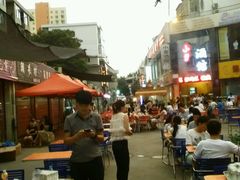 -六福酒馆(秦隆步行街店)