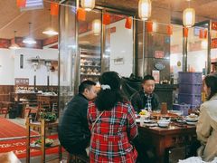 大堂-岳记兴隆·青城腊排铜火锅(融创店)
