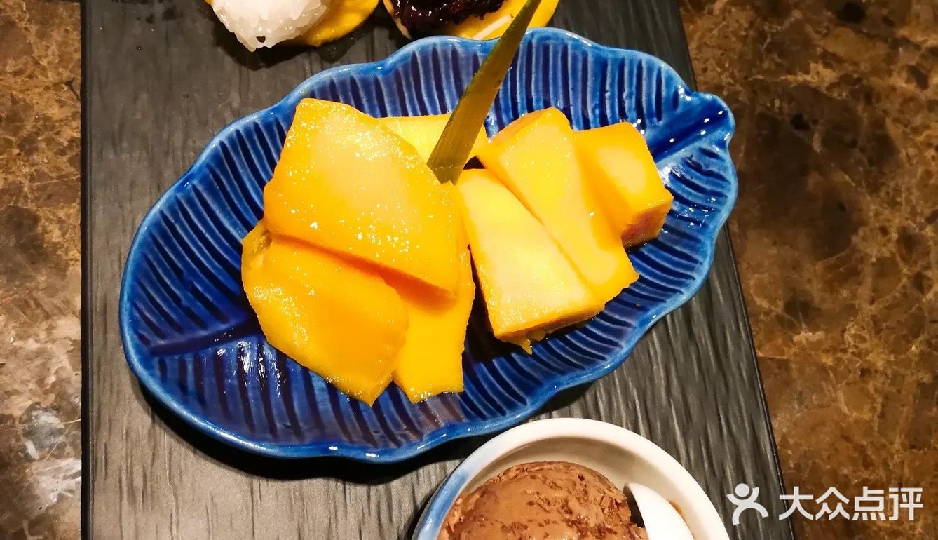虾肉咬到嘴里特别满足！这里的甜品都做的很出色