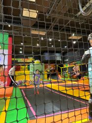 -蹦蹦跳跳(新奥购物中心店)