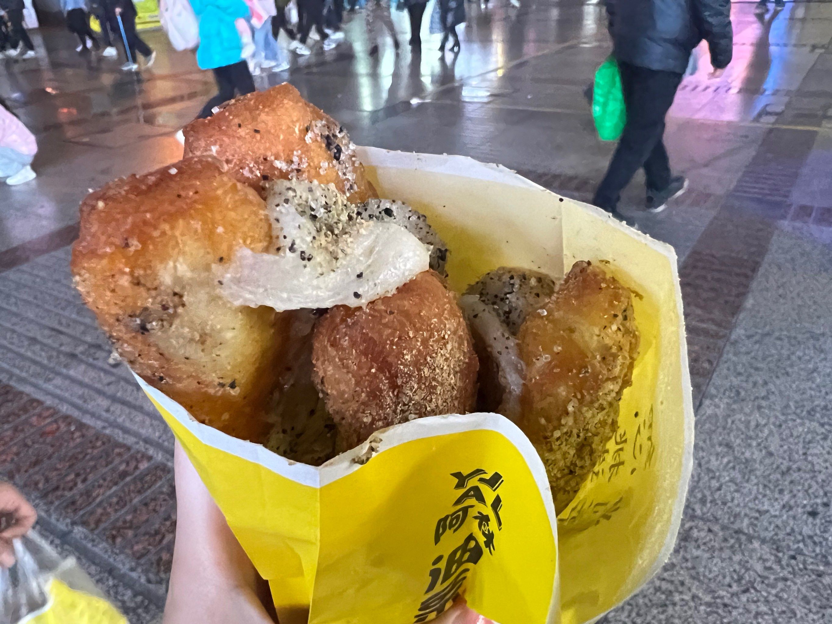 三峡广场的油条包麻糍