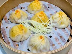 手拆六月黄小笼包-苏小柳点心·手作小笼包(浦东嘉里城分院)