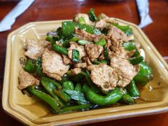 土猪肉炒芹菜-苗湘食府(十年店)