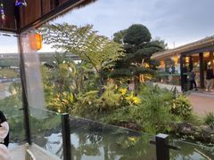-茅草房·河畔园林火锅