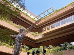 -瑞虹新天地月亮湾