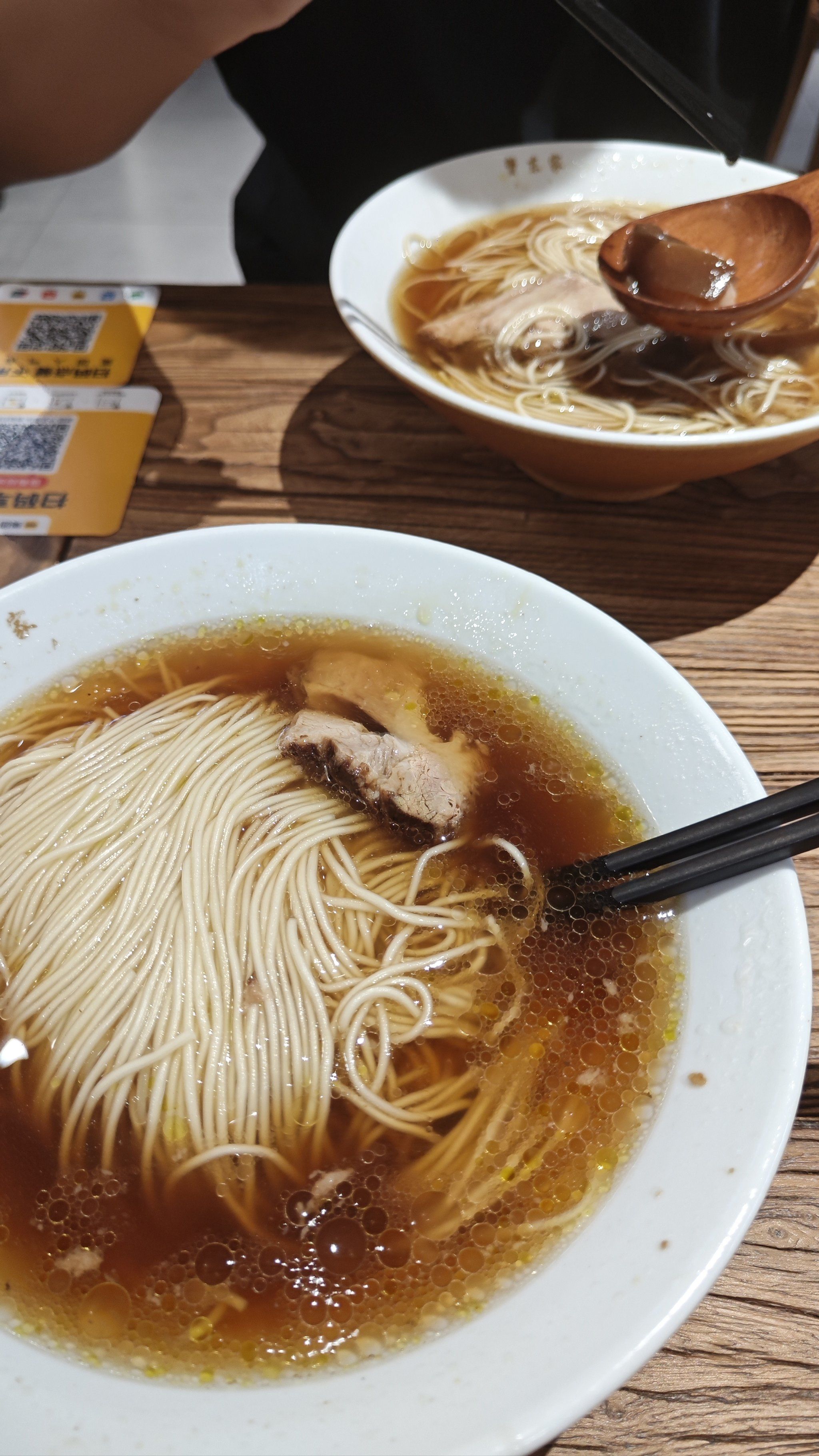 赞爆这家面馆,和朋友躲雨进来吃了一碗面