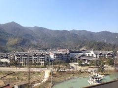 对过寺庙俯瞰酒店-余姚阳明温泉山庄