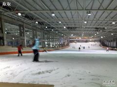 -乔波室内滑雪场