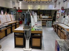 -美式眼镜·授权蔡司.依视路.尼康.豪雅.明月(人民广场店)