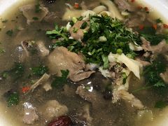 全牛滋补锅-犇逸·乐山跷脚牛肉·四川现炒(览海店)