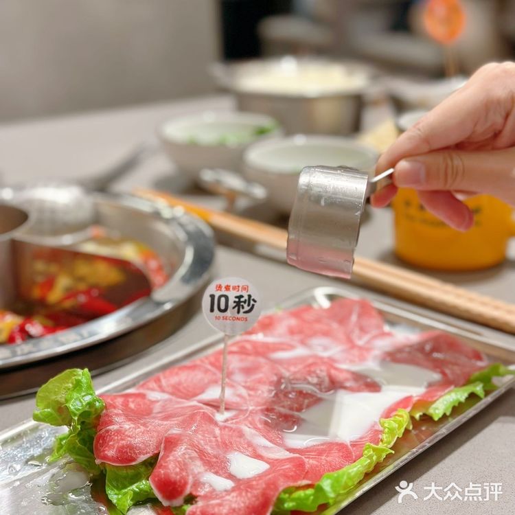 怂火锅开来南山了!排队三小时也要吃的开心火锅