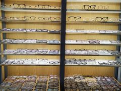-优医视平价眼镜蔡司依视路折扣工厂店(德胜门店)