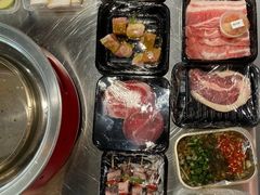 -何师烧烤·小龙虾·江湖川菜·精酿啤酒(成温店)