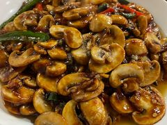 鲜椒炒蘑菇-辣螃铠盆盆蟹大排档(总店)