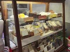 面包甜点陈列柜-LING 法式甜品(茂名北路店)