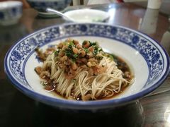 开洋葱油拌面-裕兴记•蟹黄面馆(人民广场店)