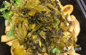 Sour Cabbage with Knife-Sliced Noodles