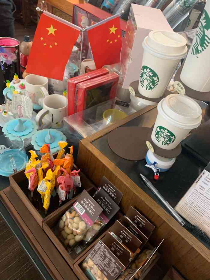 星巴克(桃仙机场店)-"飞机提早落地了,老爸还没到,果断找了最近.