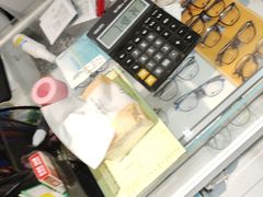 -美式眼镜·授权蔡司.依视路.尼康.豪雅.明月(人民广场店)