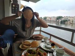-Lake Shore Hotel & Restaurant