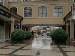 -王府井奥莱棋盘山小镇