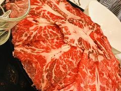 安格斯牛肉-鲜入围煮花胶鸡海鲜火锅