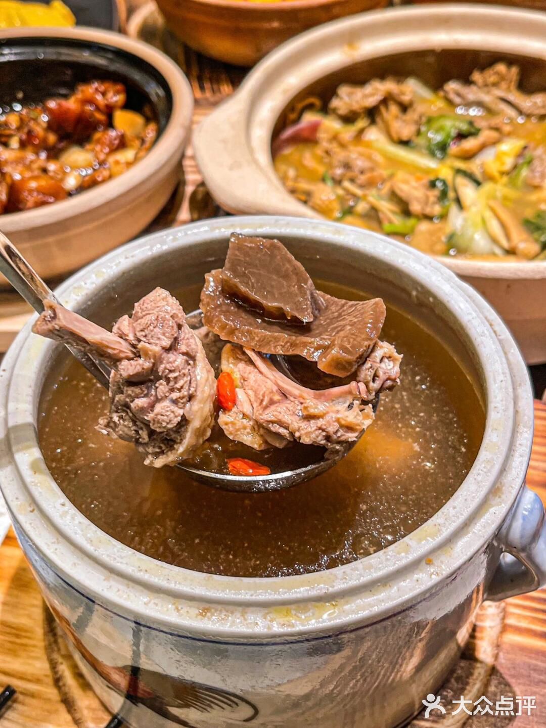 来三亚。。。。见世面了。。。试试香草鸭🦆