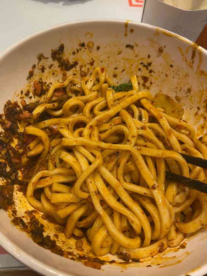 杨小涛跷脚牛肉面(高新万达店)-"位置:高新万达广场四楼,装饰:门口有
