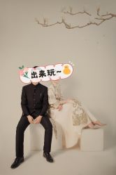 -满庭芳婚纱礼服店