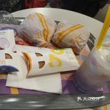 2，12元的套餐也很优惠了，一个汉堡包加一个派