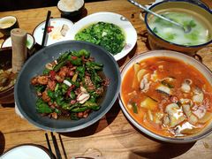 -老滇山寨•云南特色菜•地方菜•民族风情歌舞表演(金碧店)